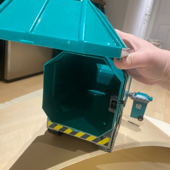 Tonka Large Realistic Garbage Truck Kids Toy - Picture 3 of 4